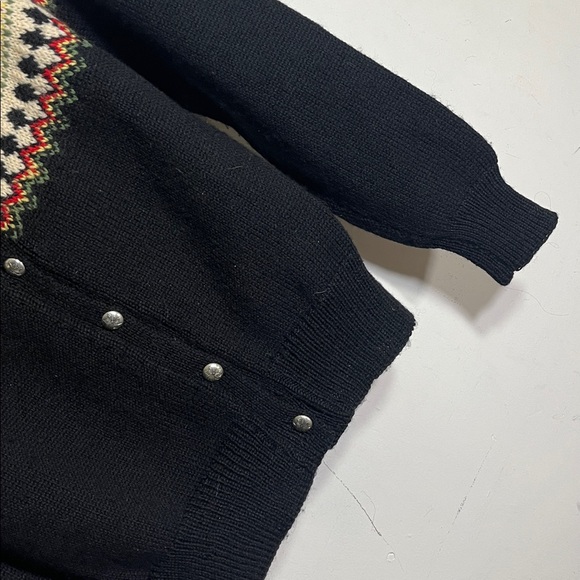 Norwegian Vintage Hand-knit Wool Cardigan - Picture 4 of 9